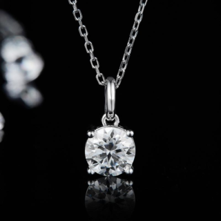 A Comparative Look at Lab Diamond Pendants You’ll Love